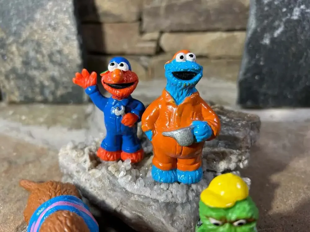 VTG Sesame Street figures , Elmo, Oscar Cookie Monster and Snuffle Cake Toppers